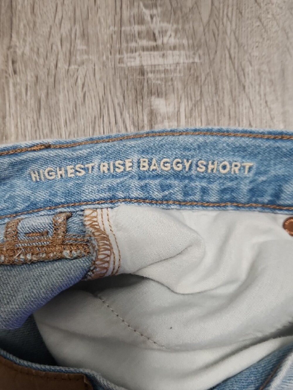 American Eagle Outfitters Light Wash Distressed High-Rise Denim Shorts - Picture 3 of 9
